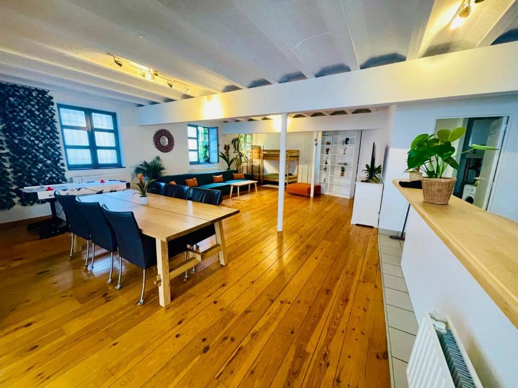 Down Town Oasis-Spacious Loft With Private Parking Брюксел Екстериор снимка