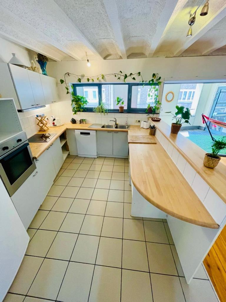 Down Town Oasis-Spacious Loft With Private Parking Брюксел Екстериор снимка