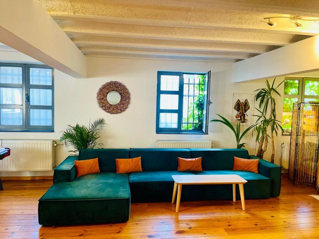 Down Town Oasis-Spacious Loft With Private Parking Брюксел Екстериор снимка
